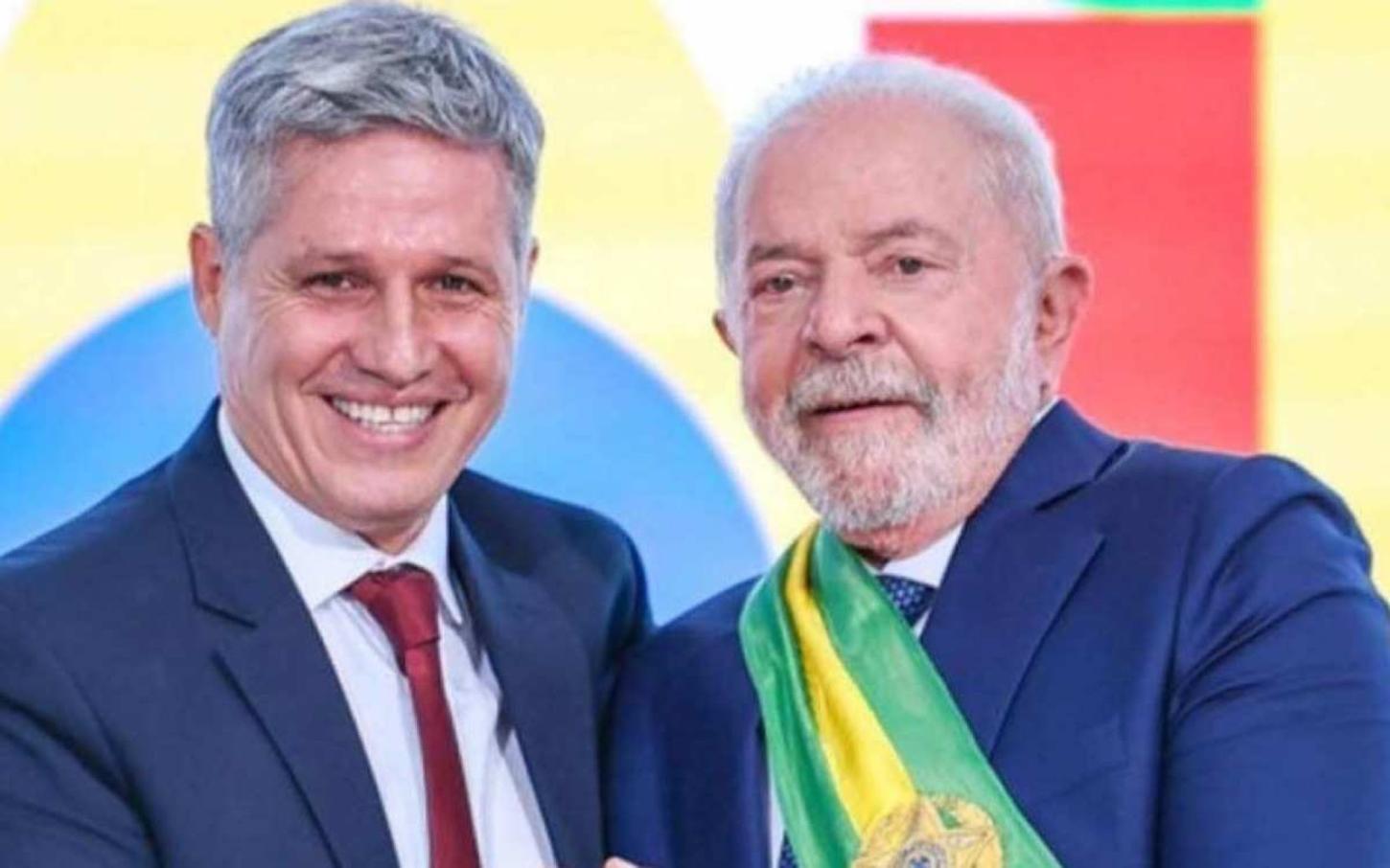 Ministro Paulo Teixeira Reage com Deboche ao Fechamento do Escritório do X no Brasil.