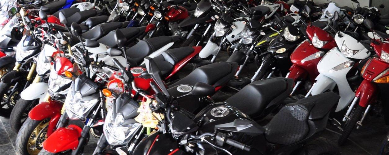 As Motos Mais Econômicas de 2025 para o Dia a Dia: Veja Preços, Consumo e Dicas! ⛽🔥
