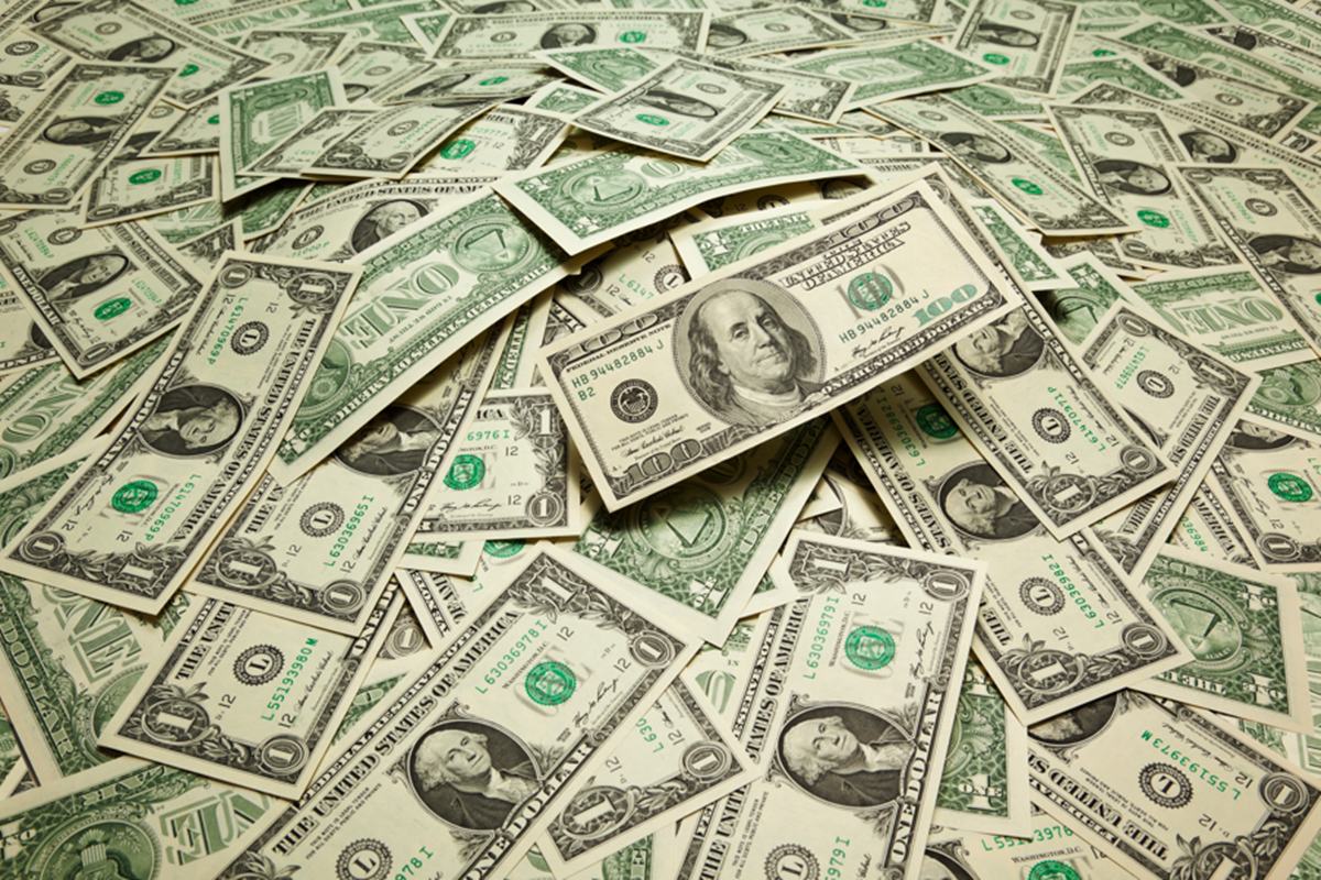 Dólar abre em alta com trégua entre EUA e China, Caged e balanços