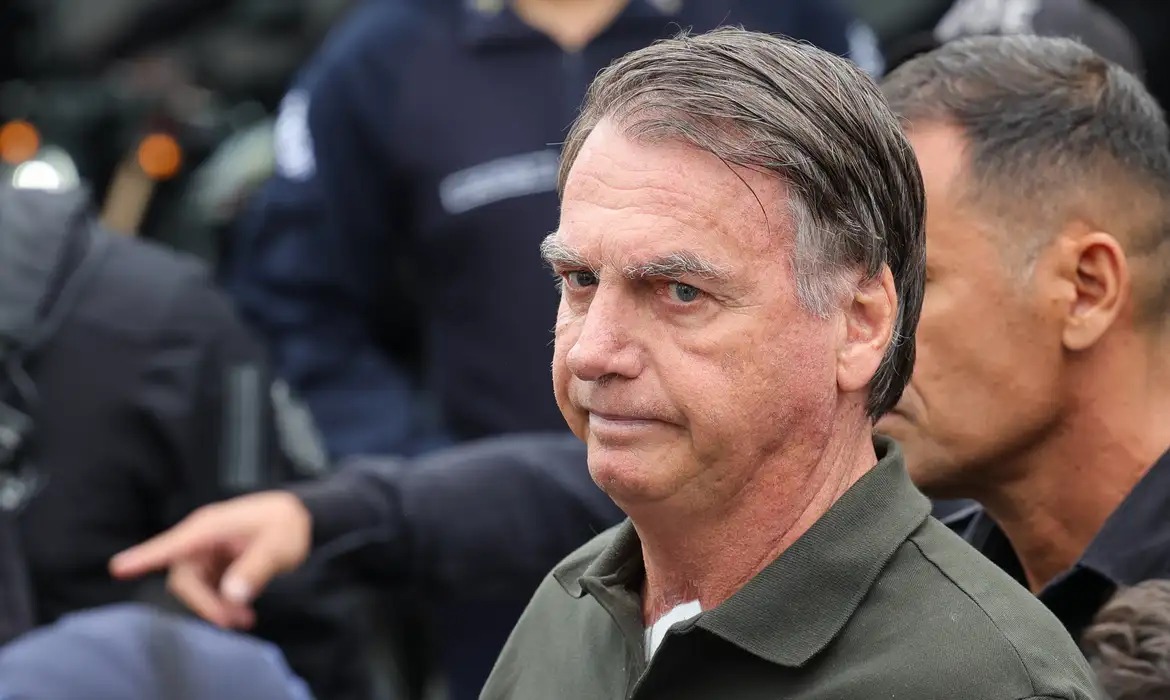 Após prisão de Bolsonaro, ator chora e compara ex-presidente a Jesus