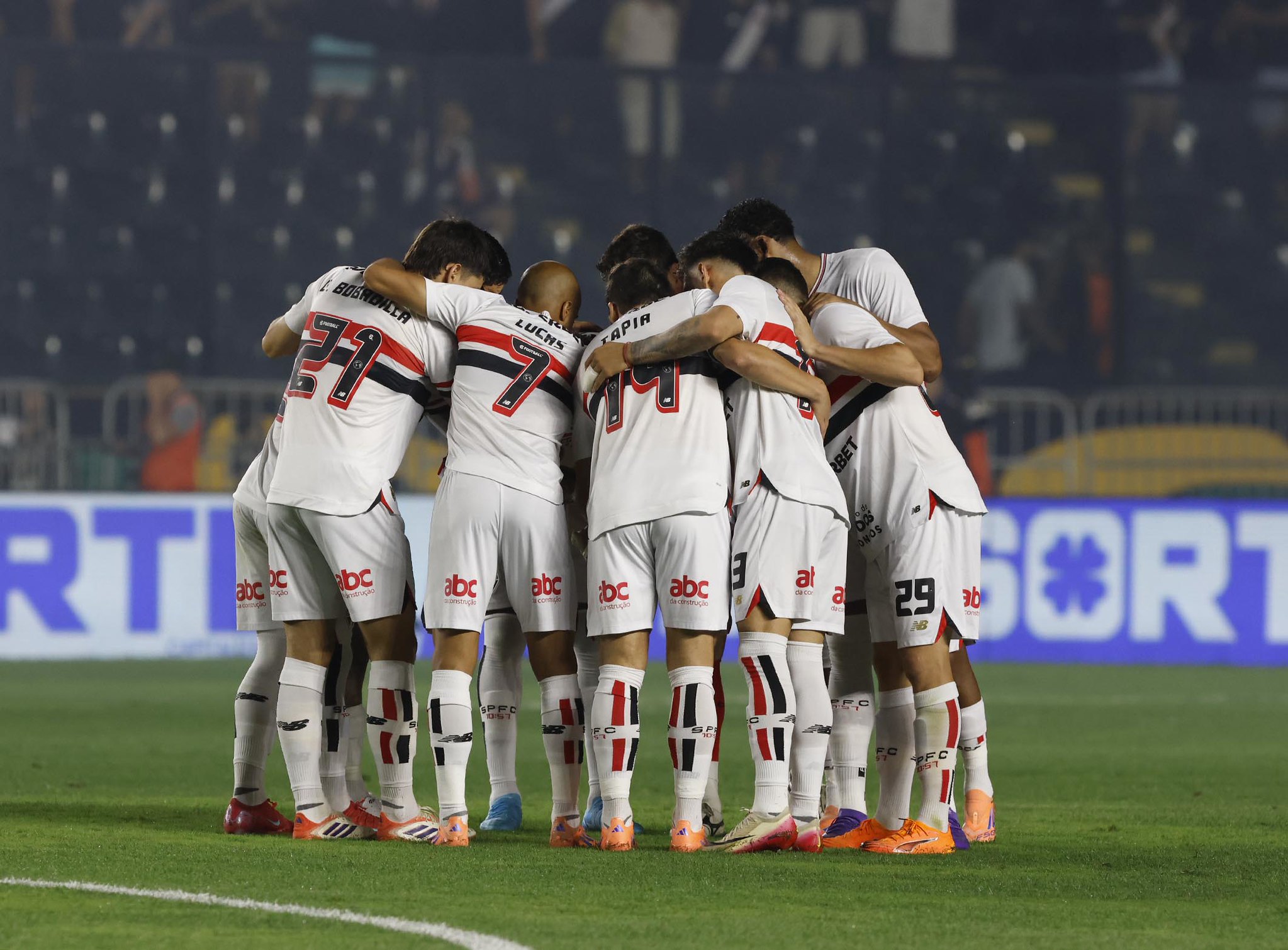 Craque do São Paulo avalia aposentadoria após problema cardíaco