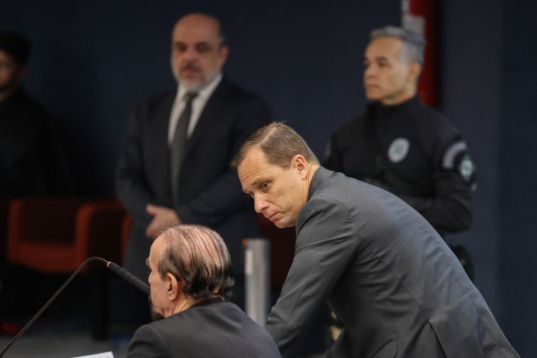 Mauro Cid passa por audiência no STF e retira tornozeleira eletrônica