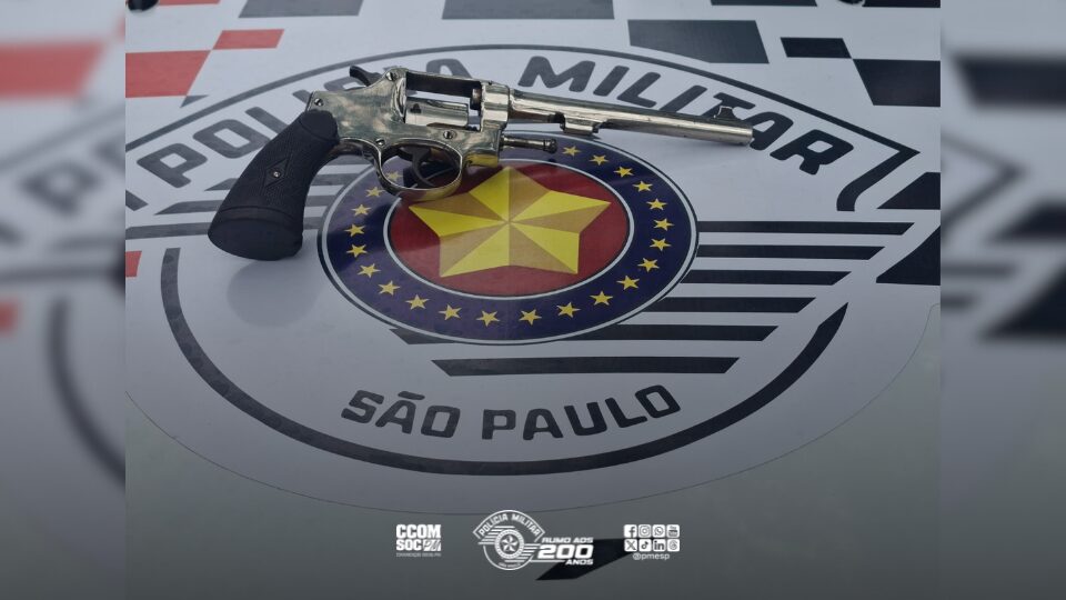 Polícia Militar apreende arma de fogo em adega na cidade de São Paulo