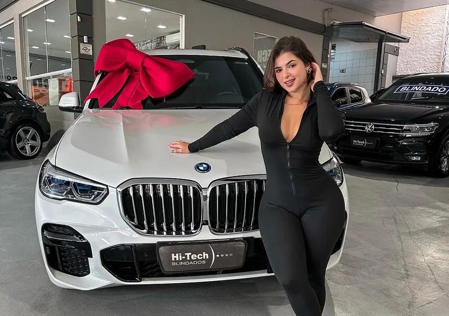 Saiba quem é a atriz e ex-Miss Bumbum que se feriu durante relação sexual