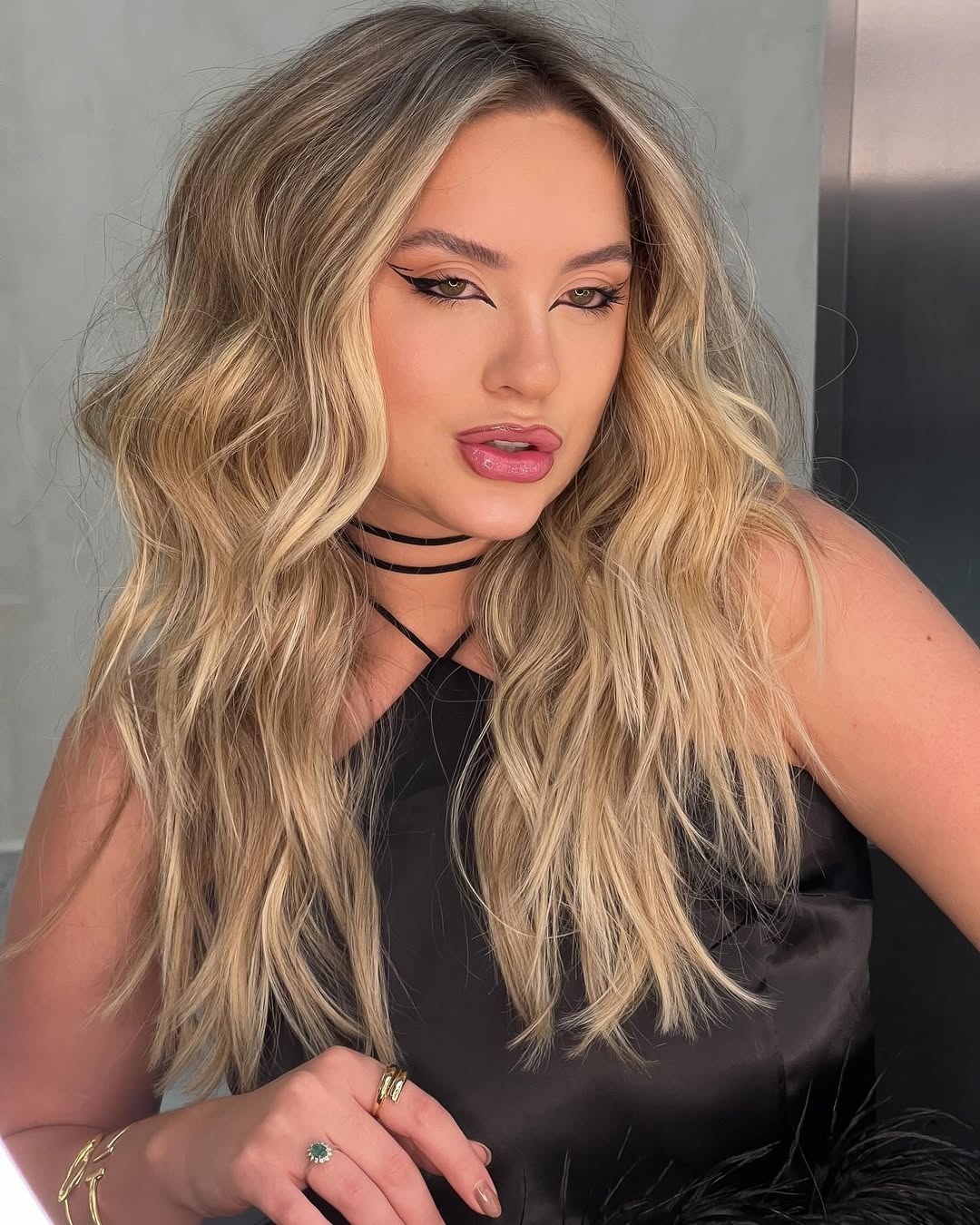 Saiba quem é a mulher que fugiu de motel e tentou atropelar PM