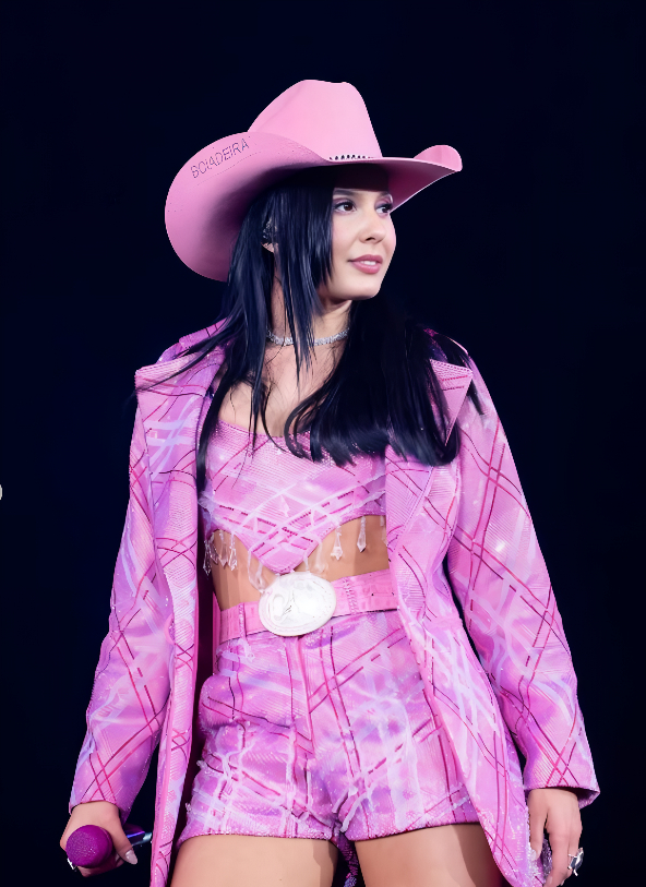 Vídeo: Ana Castela mostra detalhes do look que irá usar no Grammy Latino. Confira cor escolhida