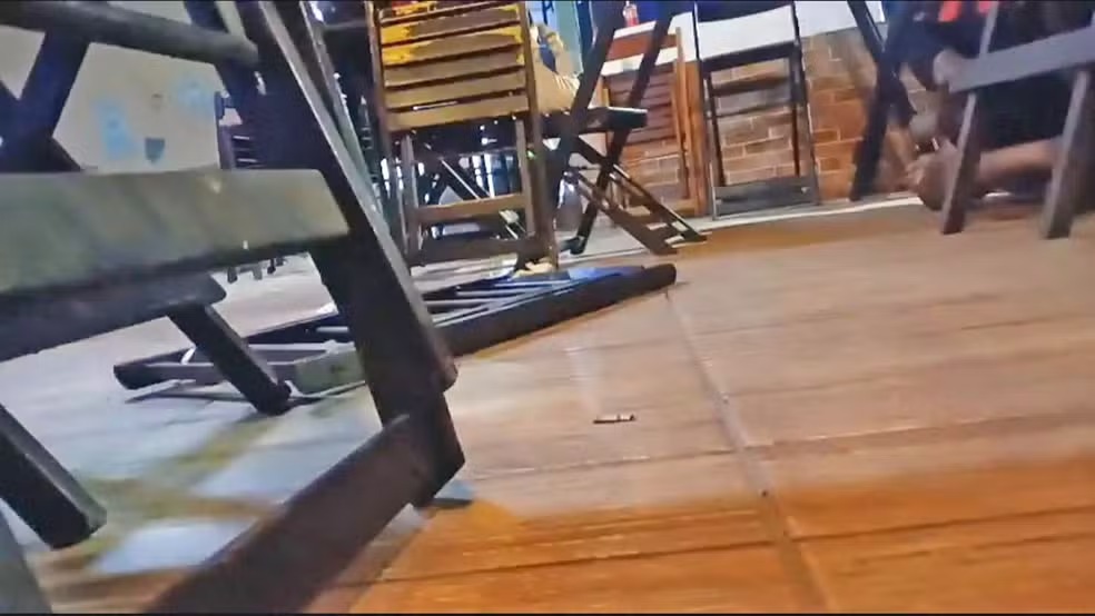 Vídeo: três homens são mortos em ataque a tiros em bar
