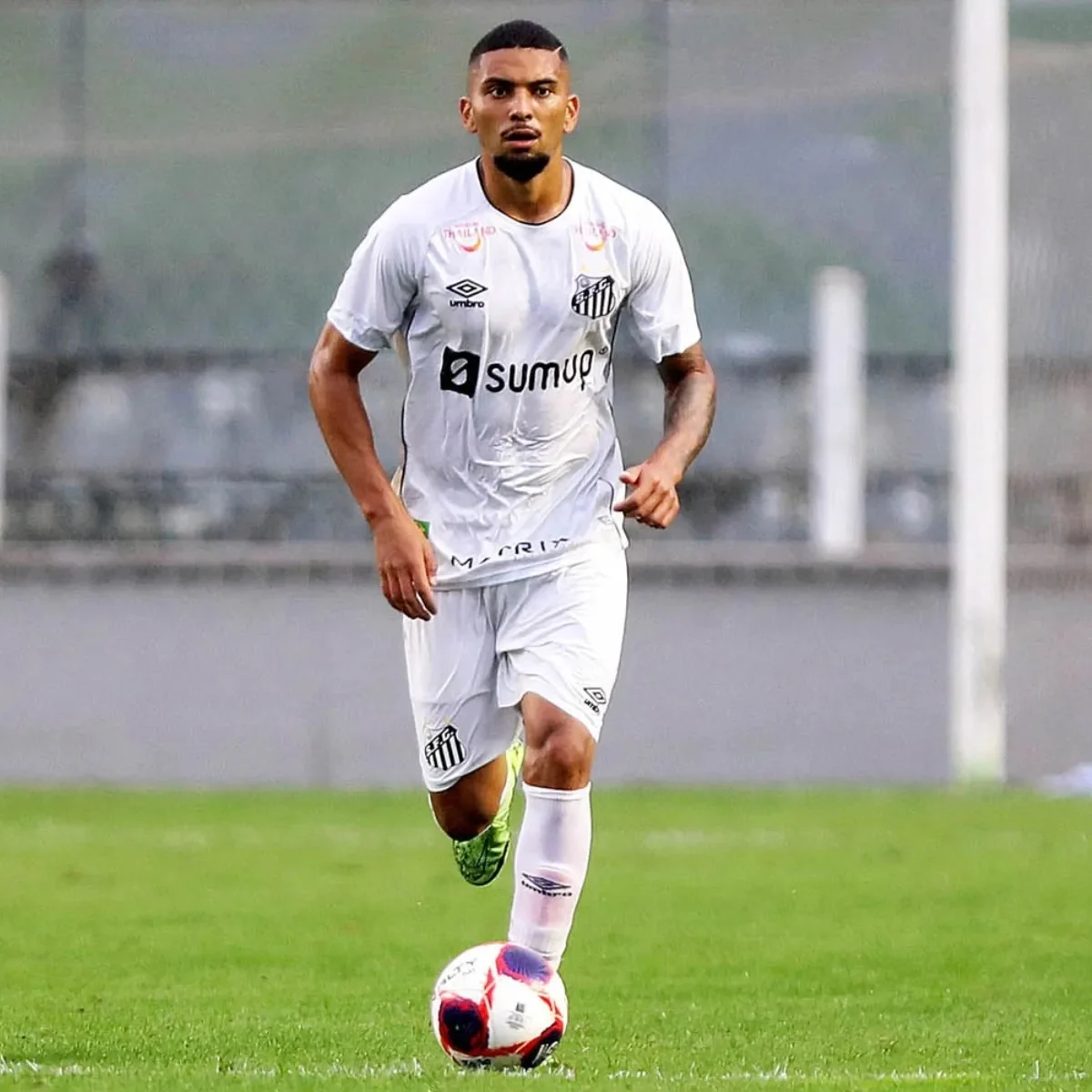 Ex-Santos, jogador de futebol é preso por abuso na Bahia