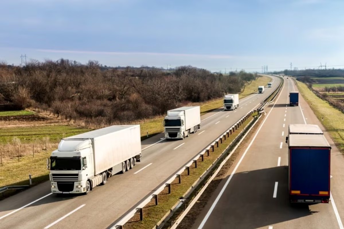 Greve dos caminhoneiros não vinga e rodovias permanecem sem bloqueios