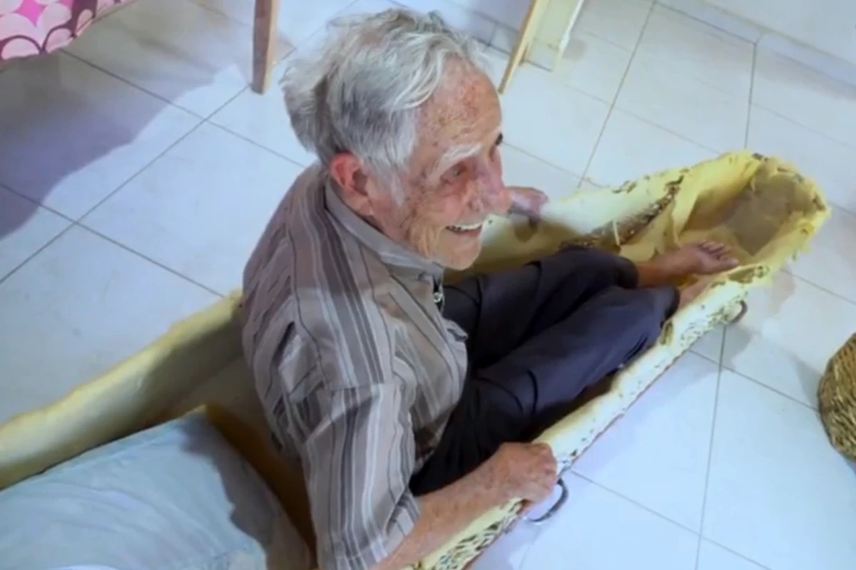 Idoso faz o próprio caixão, organiza velório e acaba surpreendido; veja motivo