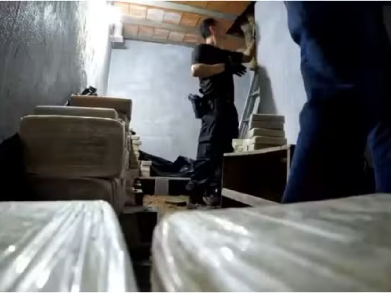 PF encontra bunker com mais de 600kg de cocaína em Blumenau
