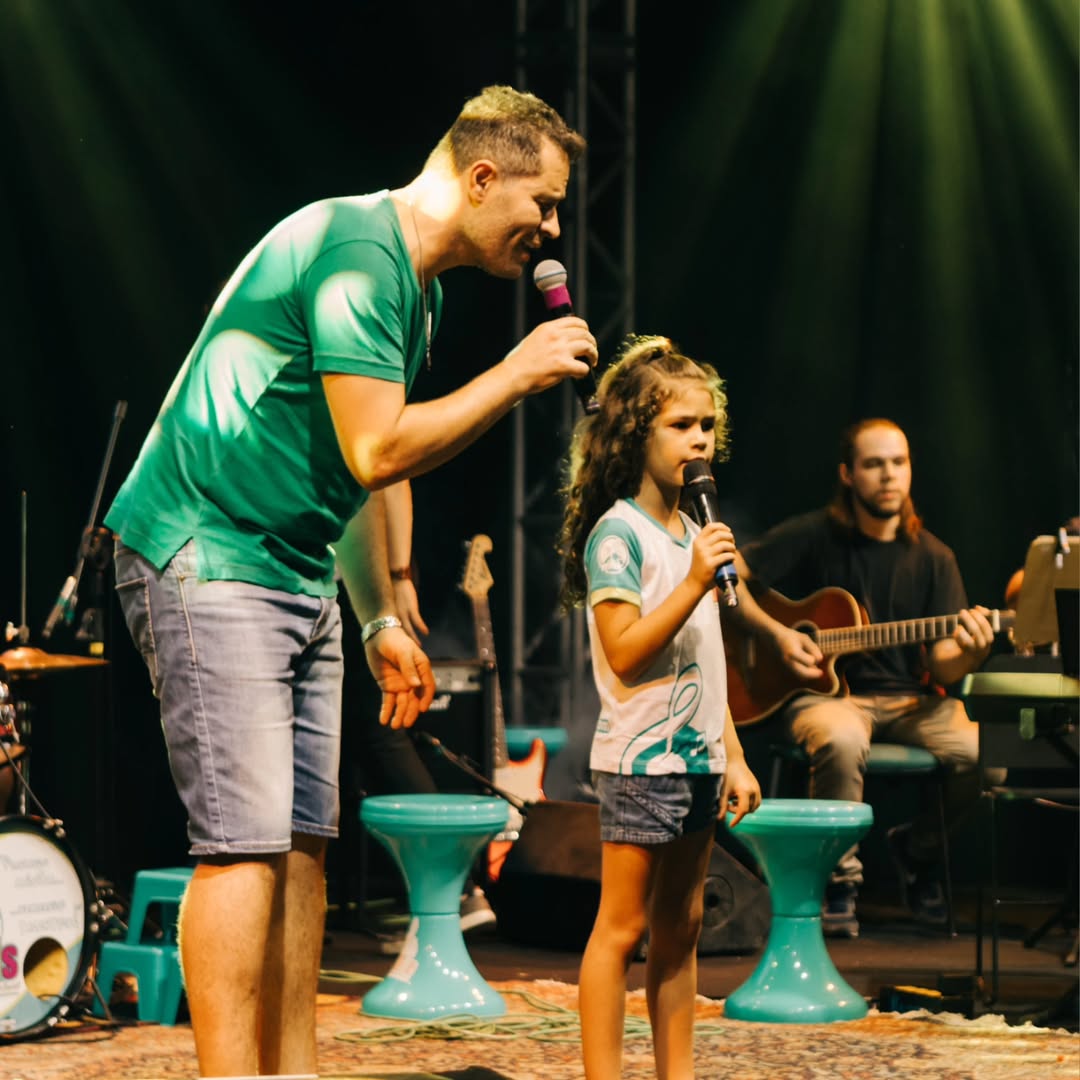 Sobrinha de Zé Felipe tem reação emocionante ao ver Ana Castela pela primeira vez; veja
