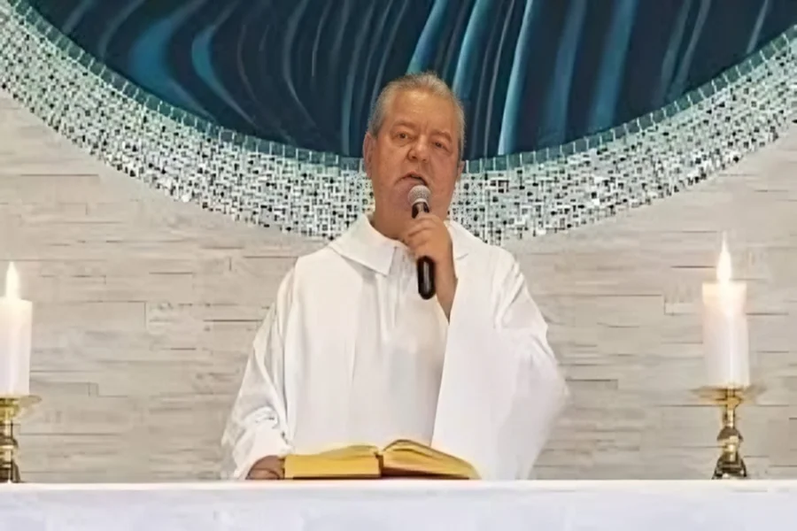 Ex-padre acusado de estuprar 60 crianças é condenado a 24 anos de prisão