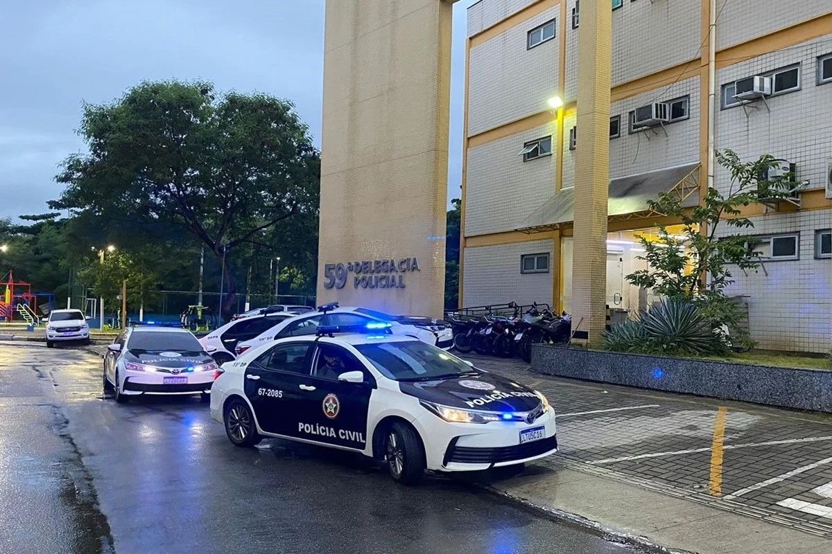 Homem é preso dentro de shopping após enviar nudes para amiga adolescente de seu filho