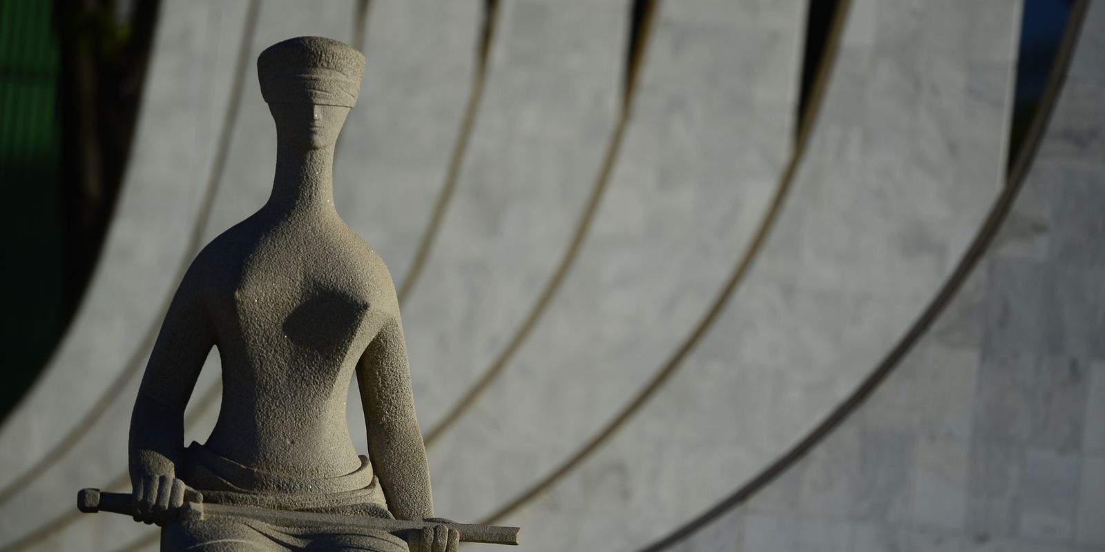 Moraes impede visitas de Valdemar Costa Neto e Magno Malta a Bolsonaro