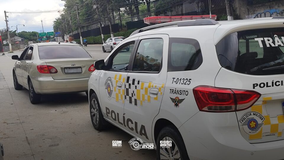 Veículo com dívida superior a R$ 300 mil em multas é removido pela PM na Marginal Pinheiros