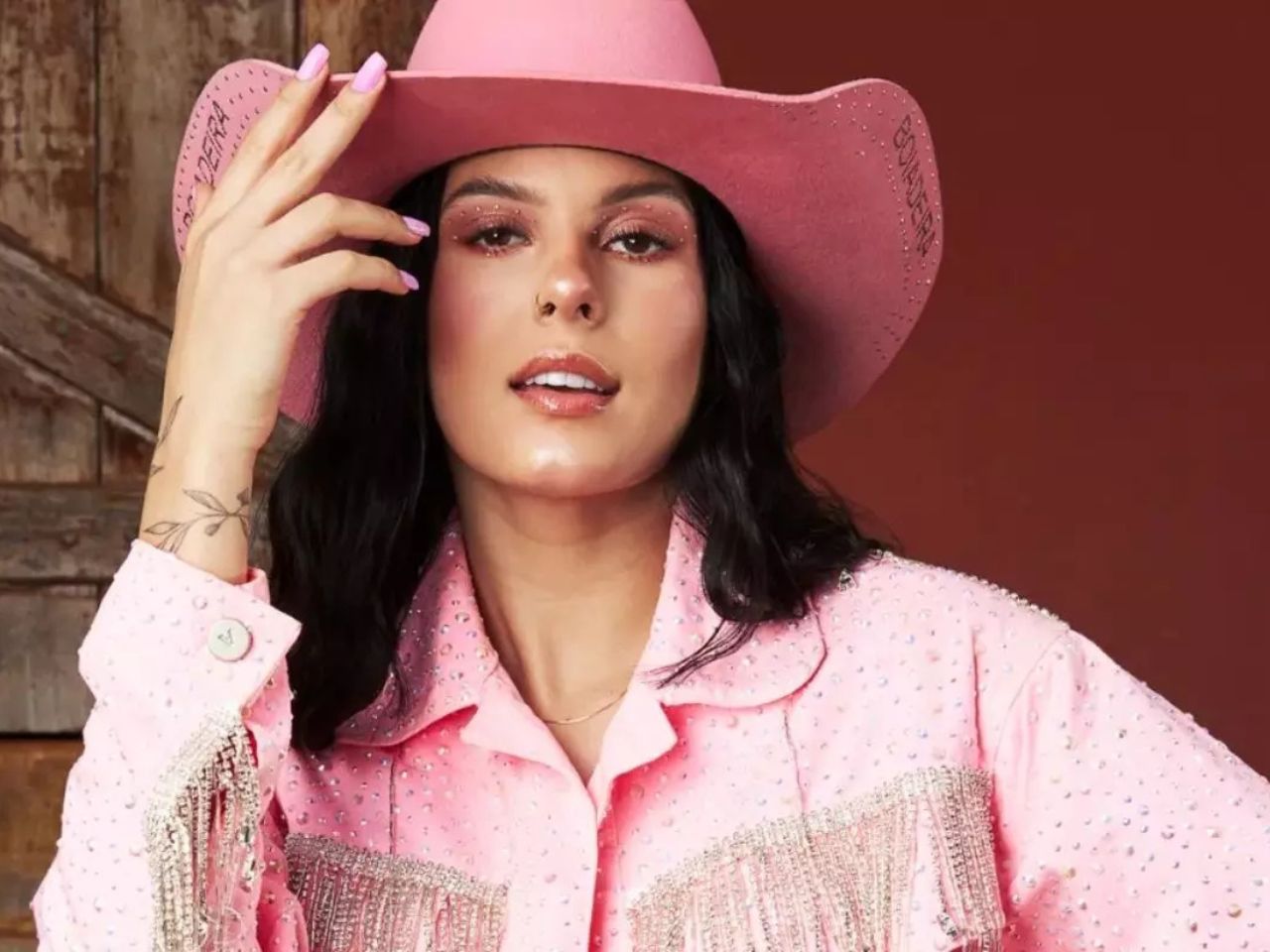 Prefeita perde show de Ana Castela e culpa Tarcísio; vídeo