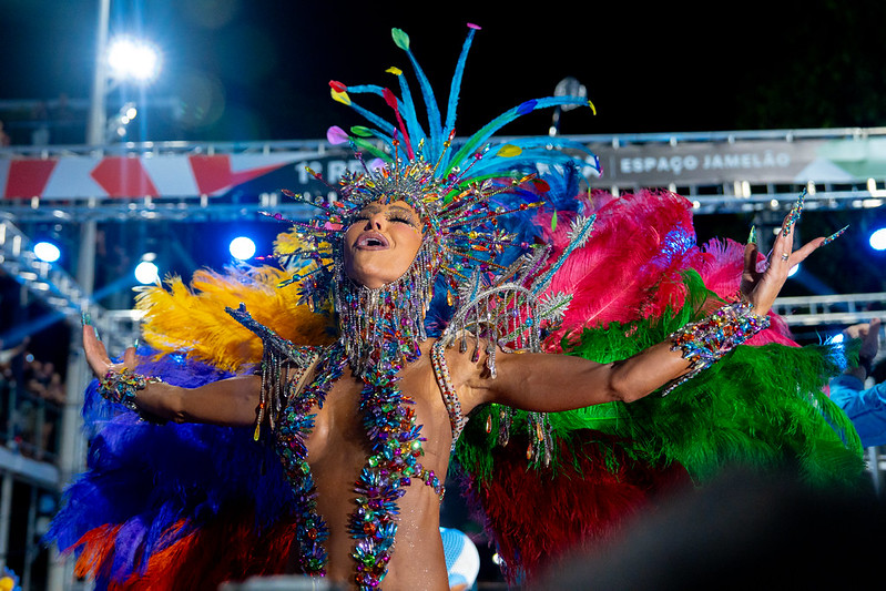 Carnaval 2026: Vila Isabel e Salgueiro se destacam na terceira noite de desfiles no Rio