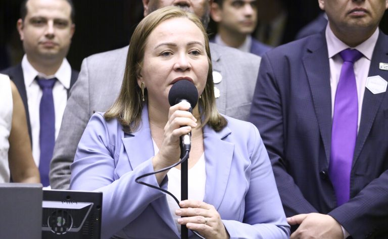 Comissão da Câmara aprova obrigatoriedade de nota fiscal eletrônica para enfermeiros autônomos
