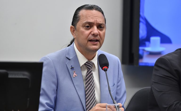 Comissão da Câmara debate a implementação da política nacional de combate ao câncer