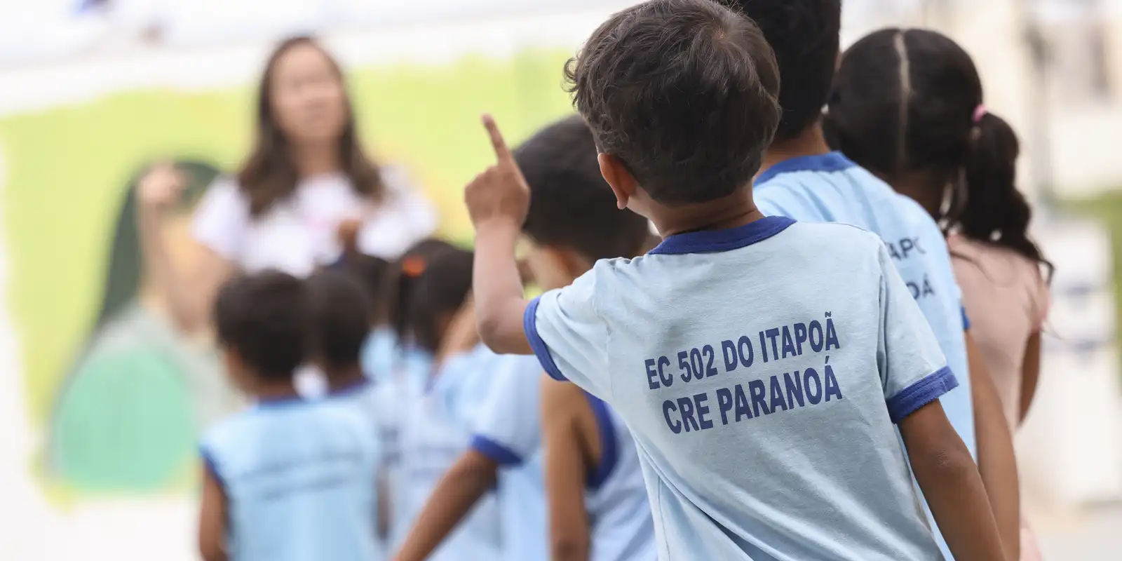 Frequência no ensino fundamental chega a 99,5% e distorção idade-série diminui
