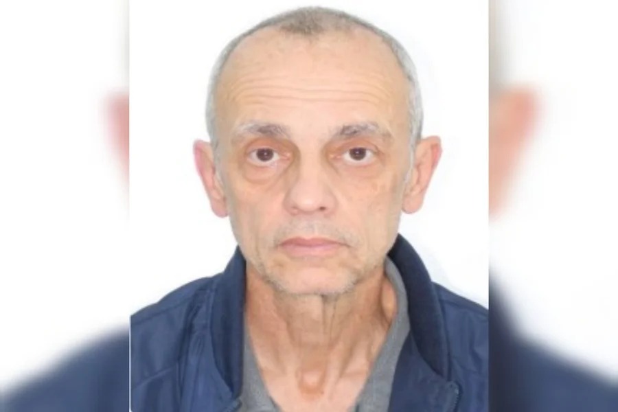 Cônjuge de piloto detido por chefiar rede de abuso sexual infantil declara ignorância sobre o caso