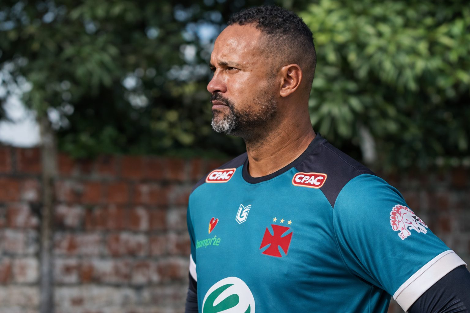 Goleiro Bruno deixa Vasco-AC e reaparece em time amador de Minas Gerais