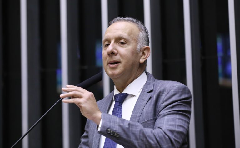 Aguinaldo Ribeiro assume relatoria do Redata na Câmara