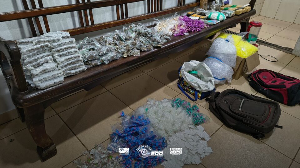 Polícia militar apreende mais de 20 quilos de entorpecentes e desmantela ponto de armazenamento