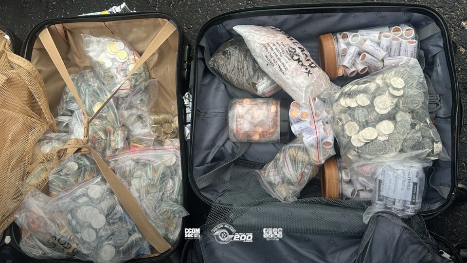 Policiais rodoviários interceptam viajante com grande quantidade de divisas estrangeiras durante a Operação Carnaval 2026