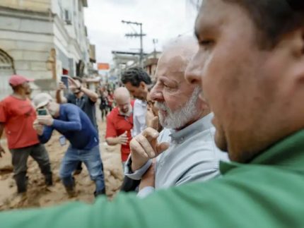 Lula é alvo de vaias em visita a áreas castigadas por chuvas em Minas Gerais