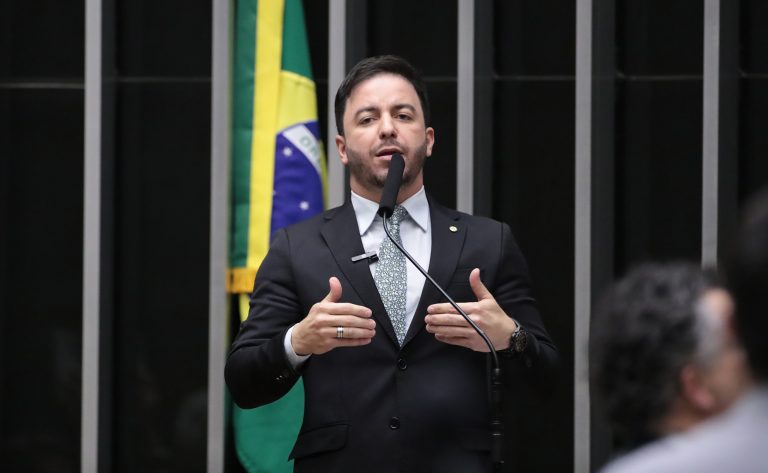 Projeto de lei propõe pena maior para maus-tratos em canis e gatis ilegais