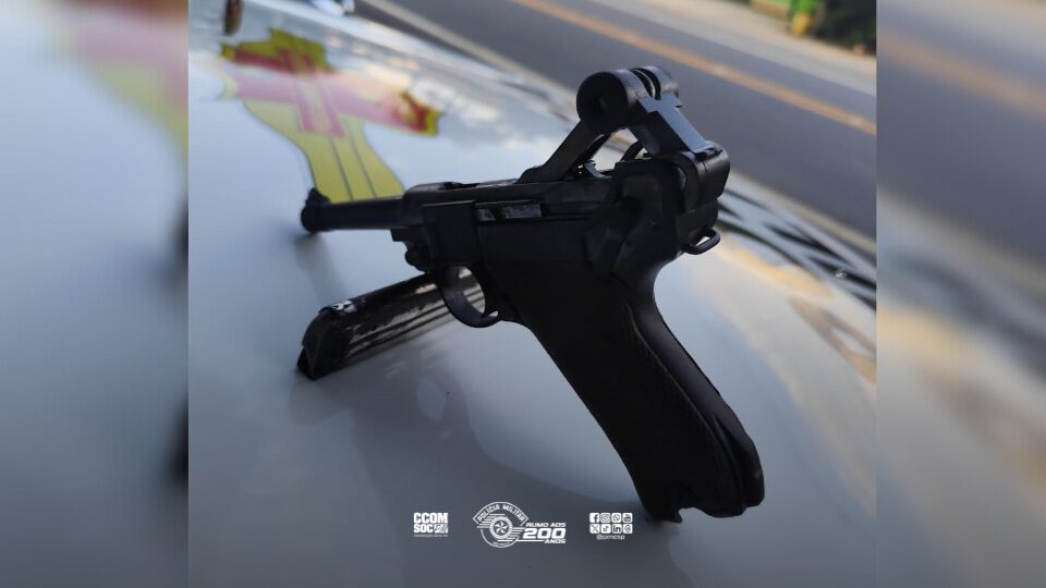 Operação na Rodovia Oswaldo Cruz resulta na prisão de homem com pistola histórica