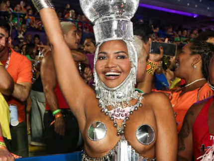 Transparências e recortes elevam a ousadia das celebridades no desfile das campeãs