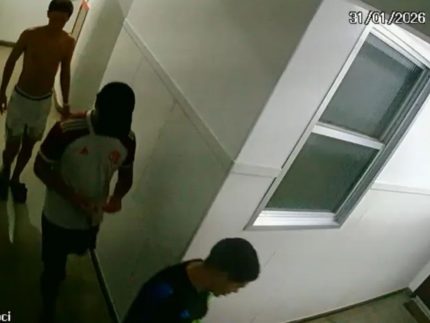 Adolescente apontado como mentor de estupro coletivo se entrega à polícia no Rio