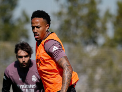 Militão retorna aos treinos do Real Madrid e alivia Carlo Ancelotti após lesão grave
