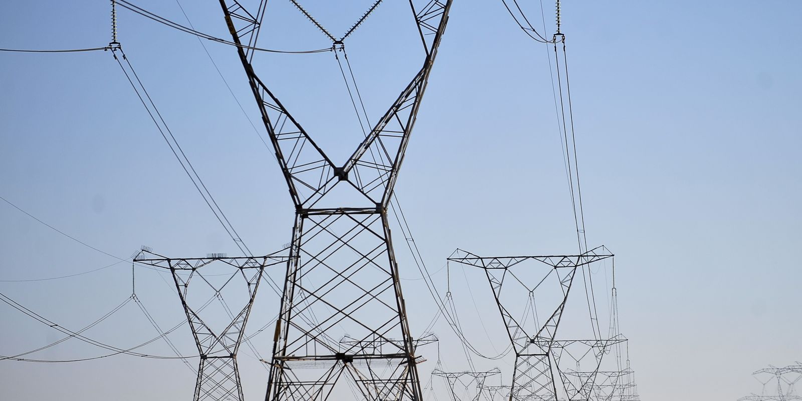Aneel leiloa cinco lotes para expansão da transmissão de energia