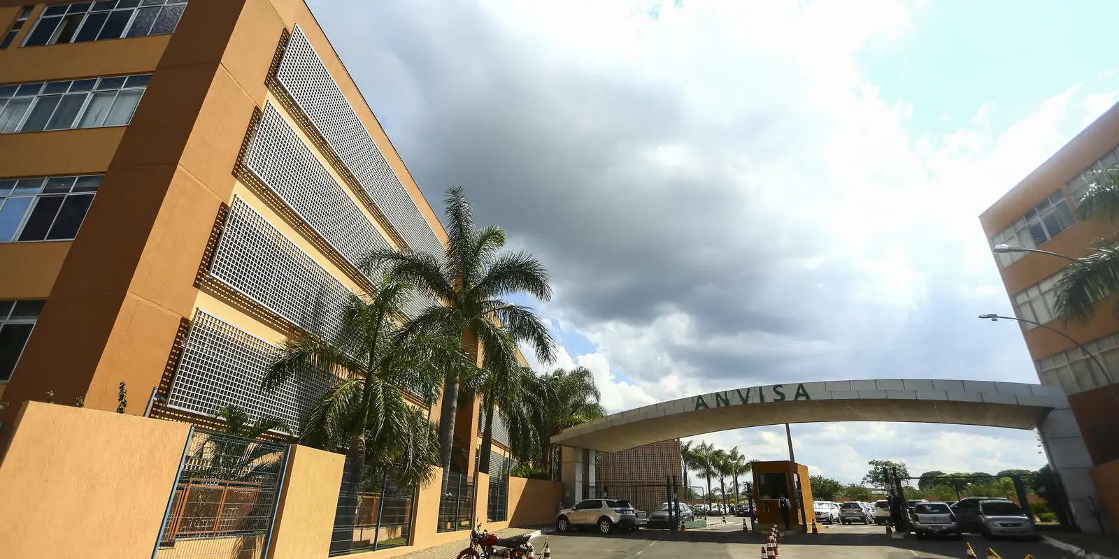 Anvisa aprova novos remédios para tratar câncer de mama, diabetes e angioedema