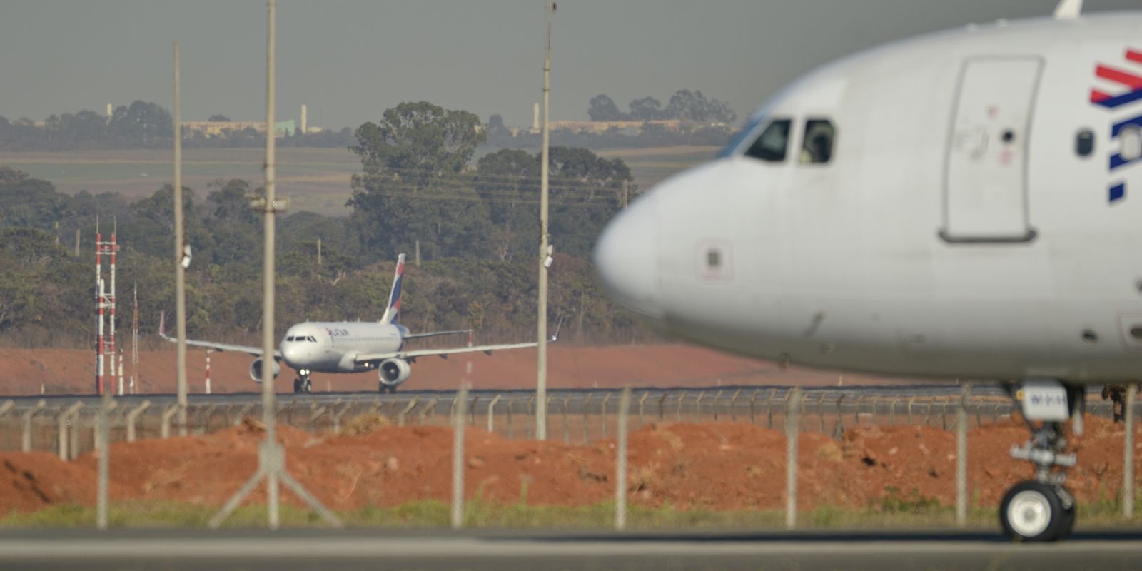 Voo da Latam de Brasília para São Paulo é remarcado após alerta de segurança