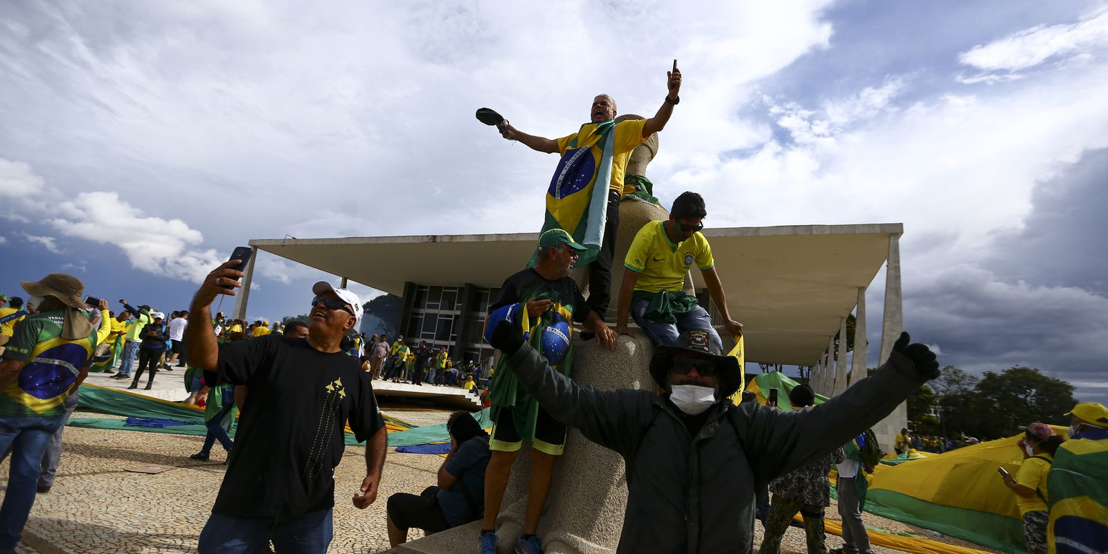 Brasileiro condenado pelo 8 de janeiro recebe refúgio permanente na Argentina