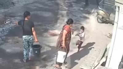 Avó causa queimaduras graves em neto de 4 anos com água fervente após brincadeira