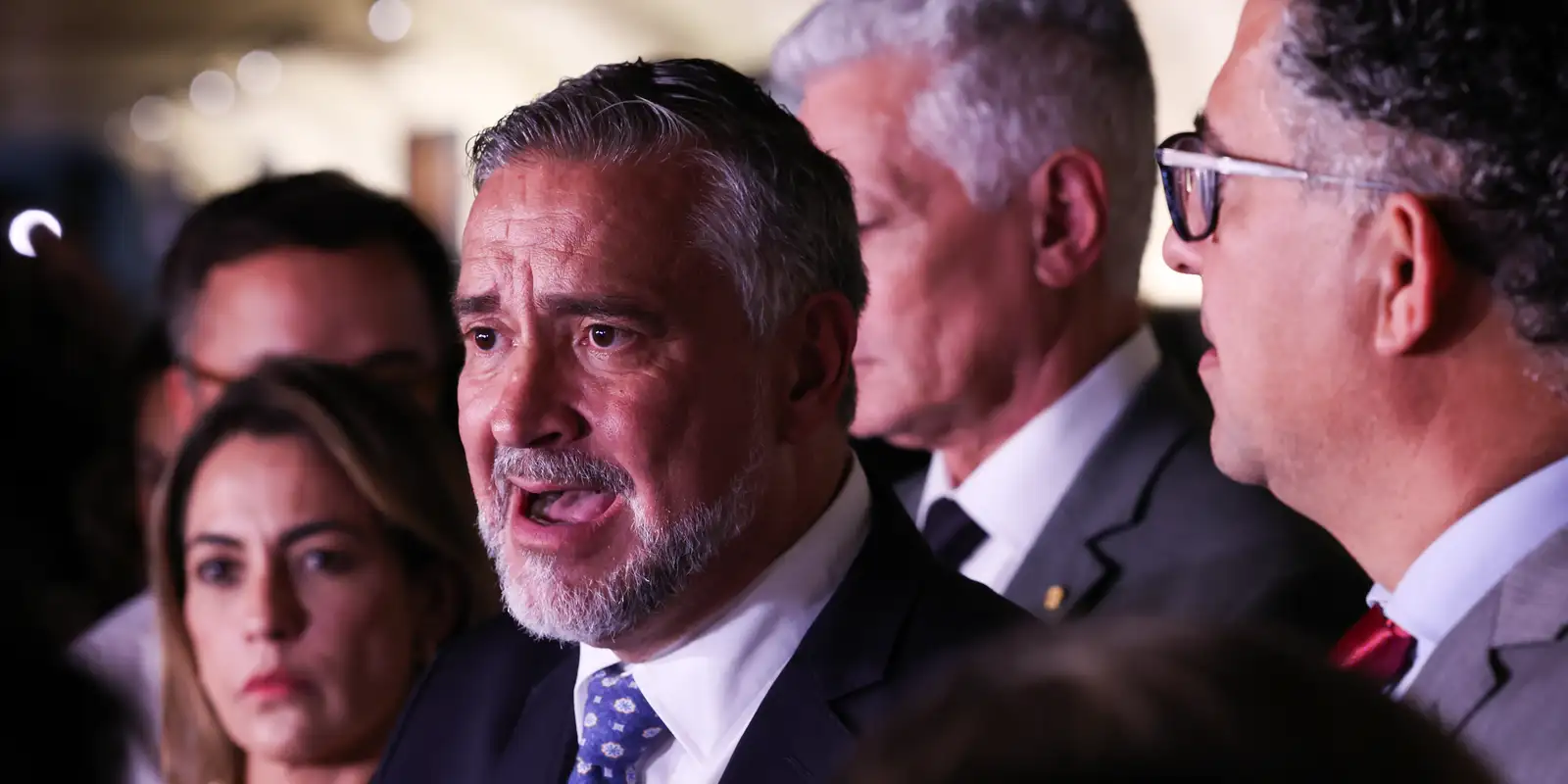 Parlamentares governistas solicitam indiciamento de Bolsonaro em relatório paralelo da CPMI do INSS