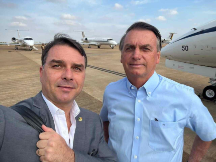 Bolsonaro indica advogados para visitas em domicílio; Flávio e ex-ministro constam na relação