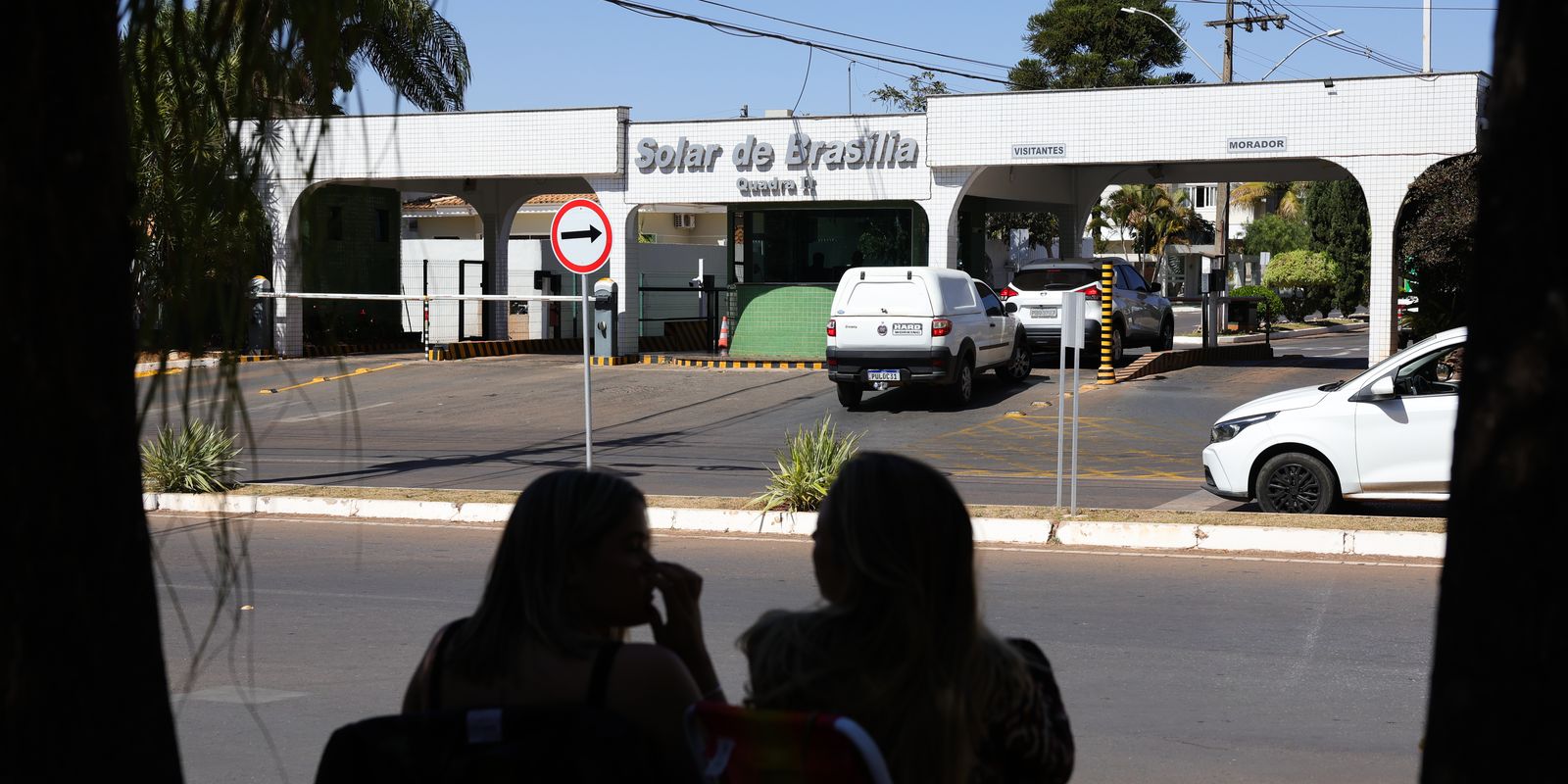 Moraes concede 24 horas para Bolsonaro explicar suposto acesso a vídeo
