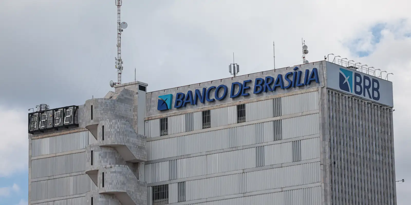 Câmara Legislativa do DF aprova uso de bens públicos para socorrer o BRB