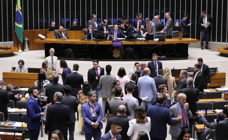 Deputados podem votar proposta que autoriza quebra de sigilo bancário para definição de pensão alimentícia