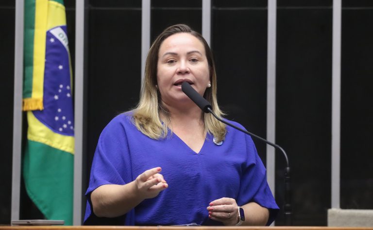 Comissão aprova adicional de 30% para profissionais de saúde em áreas de risco