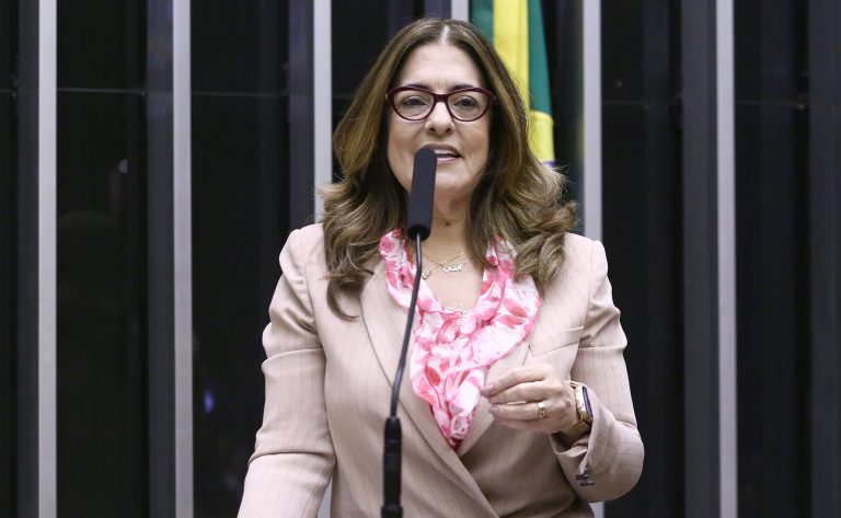 Câmara aprova política nacional para rastrear pessoas com Alzheimer
