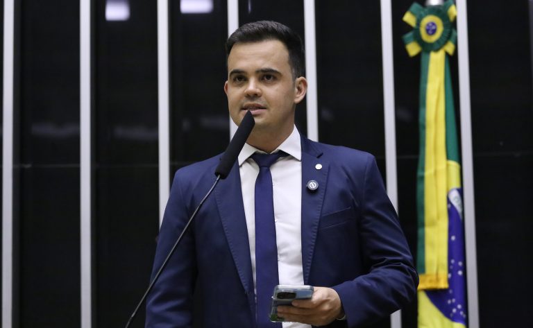 Comissão da Câmara aprova porte de arma para proprietários de lojas e diretores de clubes de tiro