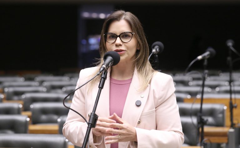 Comissão dá aval a proposta que assegura fotógrafo durante o parto